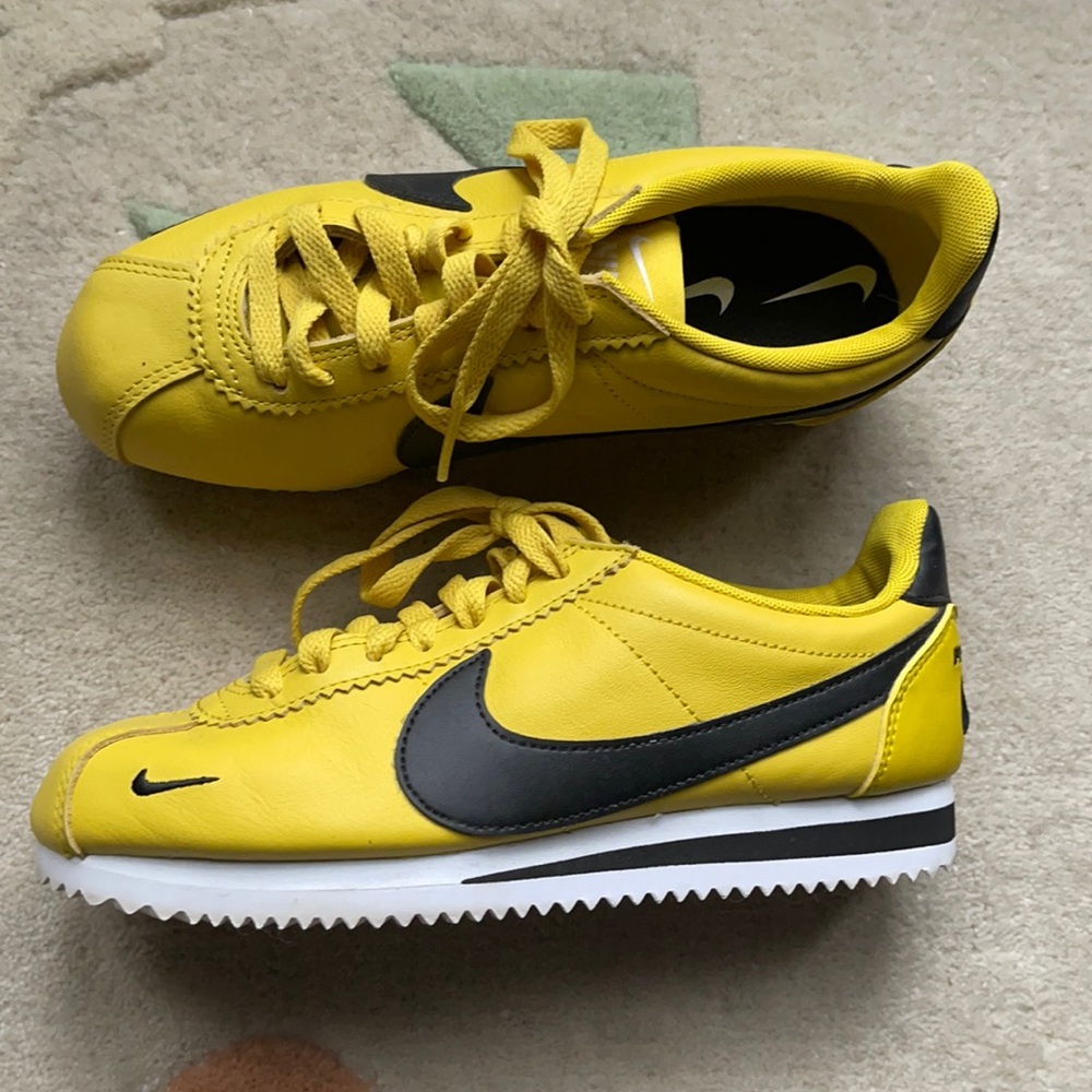 Nike Classic Cortez Premium sneakers Blazing Sun bright citron yellow 6W / 4.5M